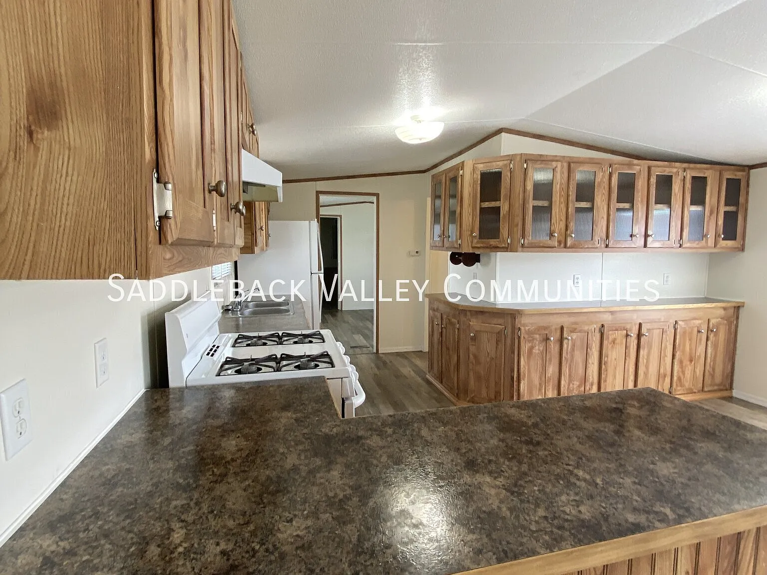 Spacious 3 bedroom / 2 full bathroom — Photo 3