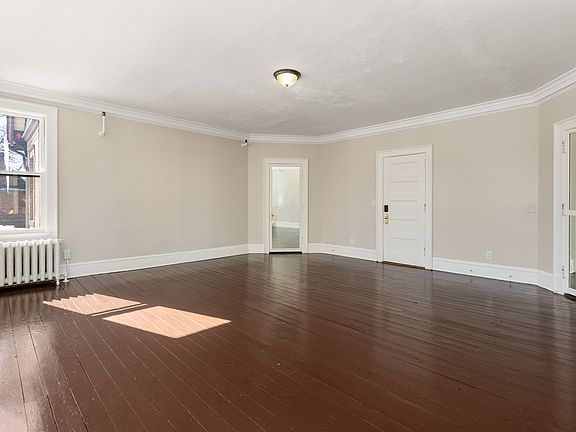3rd image of 360 Farmington Ave #4