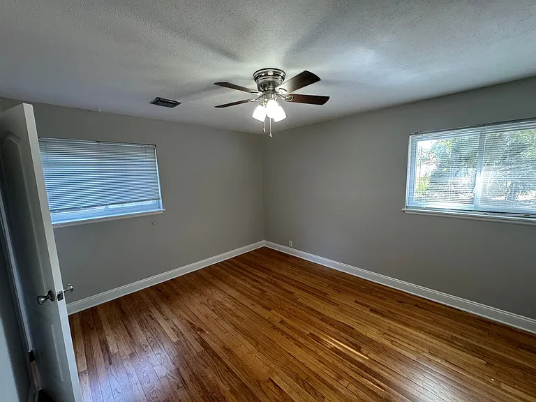 119 Judith Dr — Photo 3