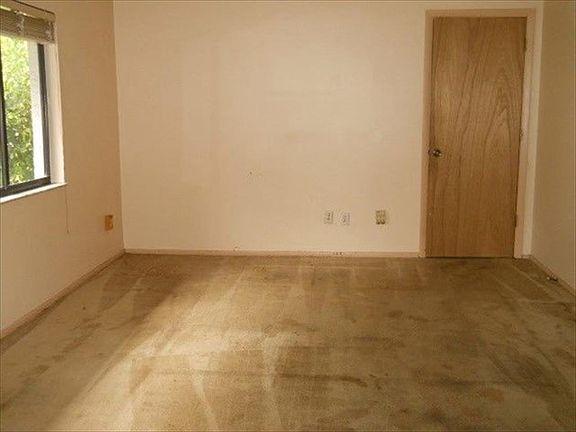 2nd image of 117 Colyer Dr