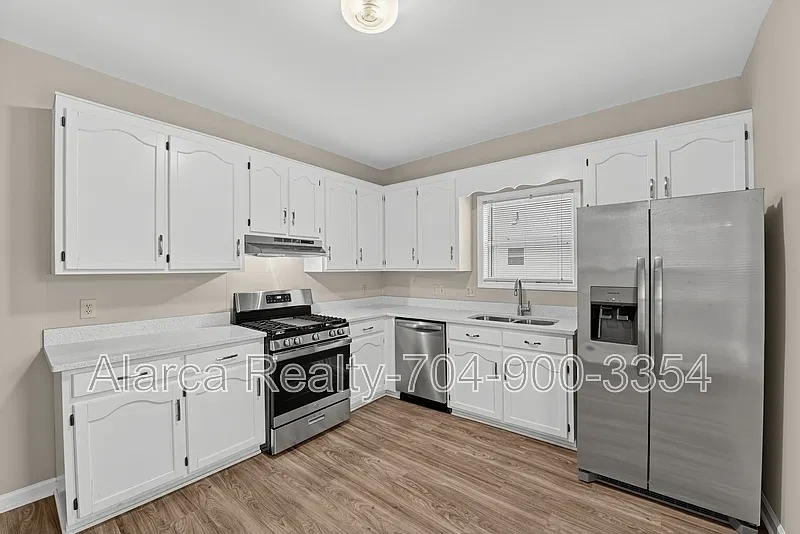3 bed, 1170 sqft, $1,850 — Photo 3