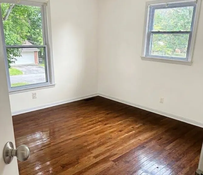106 Lyon Ave — Photo 7