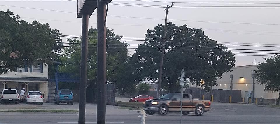 2nd image of 3338 W Pioneer Dr