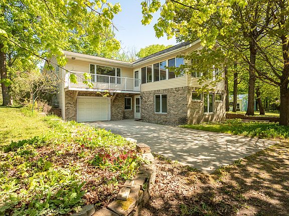 2nd image of 6427 Maple Frontage NE