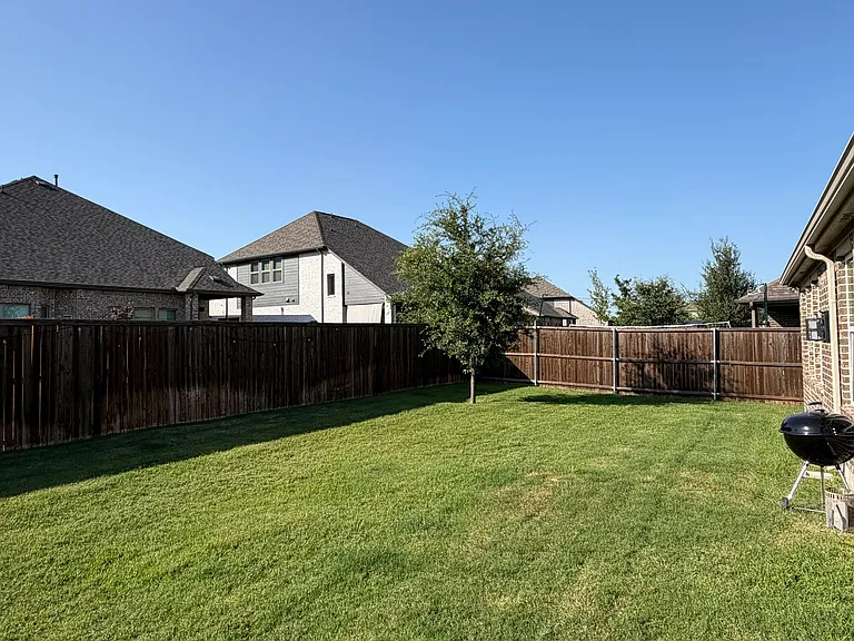 2504 Melrose Dr — Photo 38