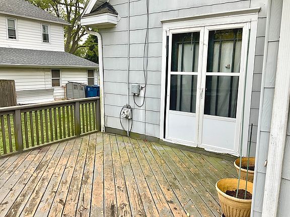 4th image of 218 W Waupansie St