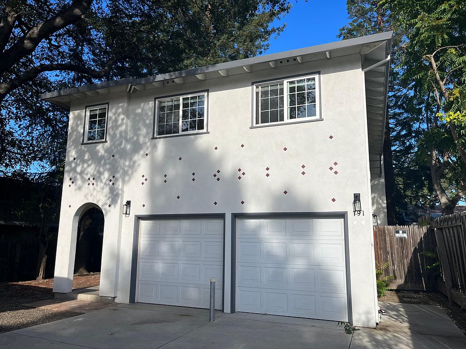 Convenient location situated in the Shoreline West neighborhood of Mountain View.