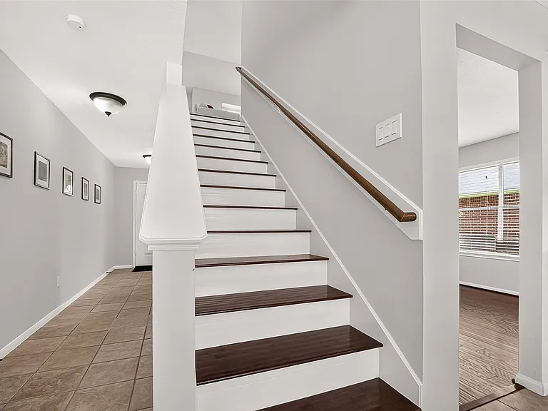 9710 Berkshire Trce — Photo 15