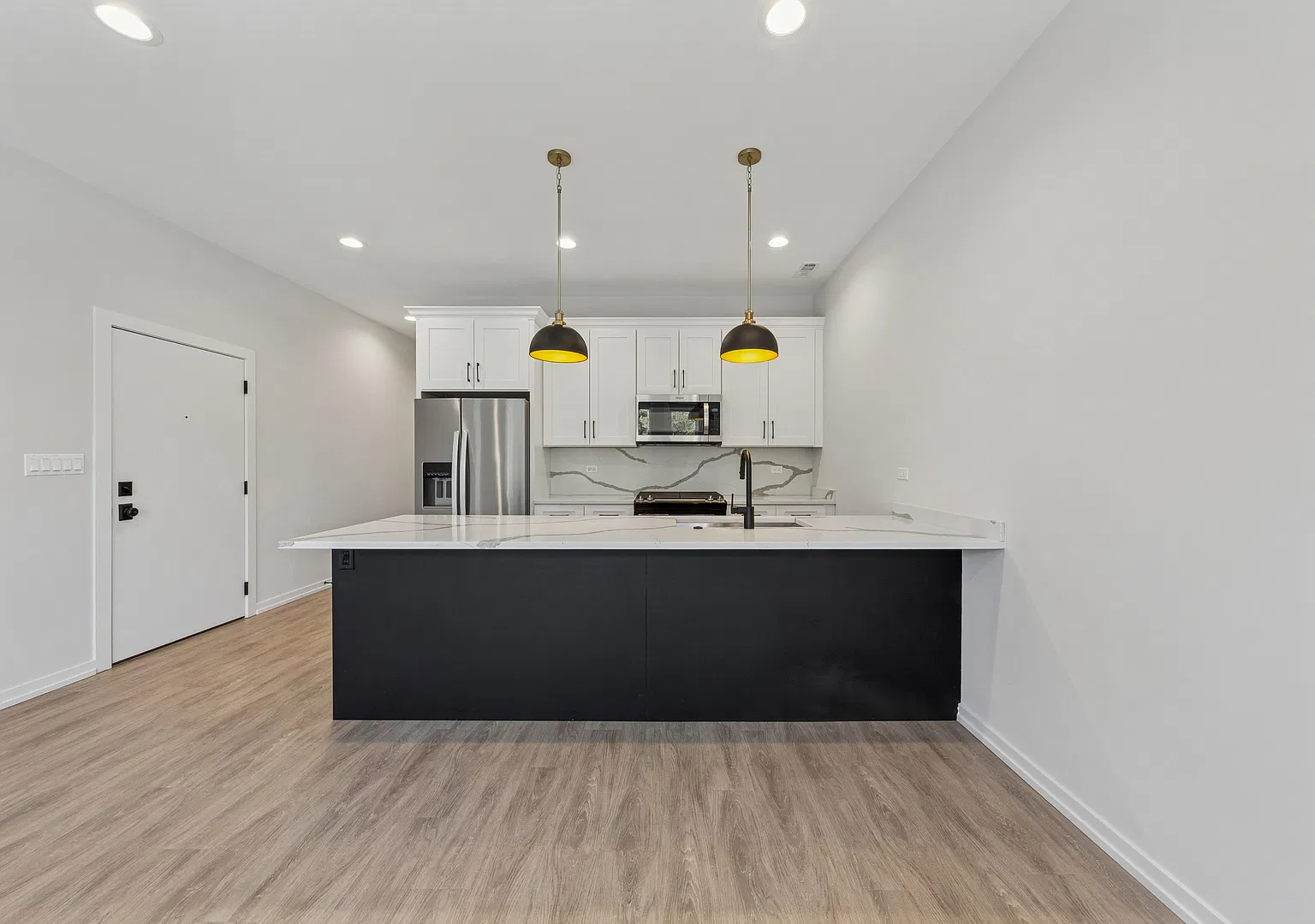 3 bed, $2,600 — Photo 2