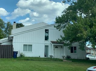 2 Regis Cir, Sterling, VA 20164