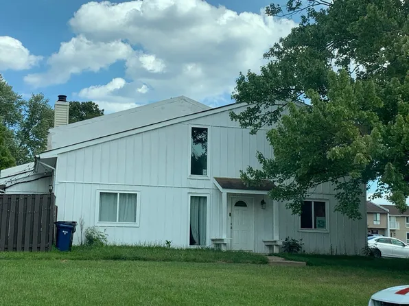 2 Regis Cir, Sterling, VA 20164