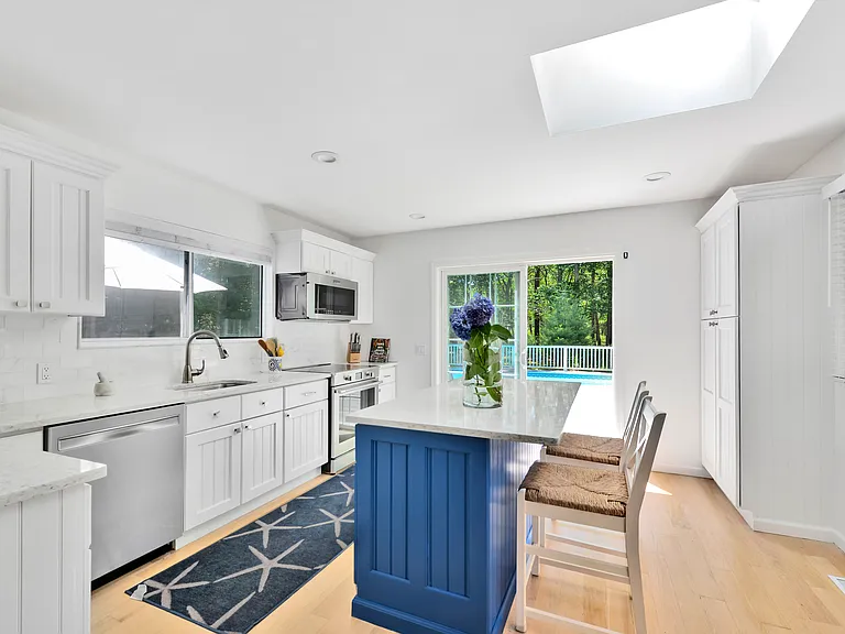 44 Montauk Ave — Photo 6