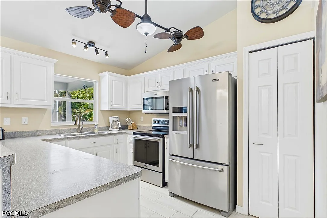 3 bed, 2.0 bath, 1201 sqft, $2,500 — Photo 4