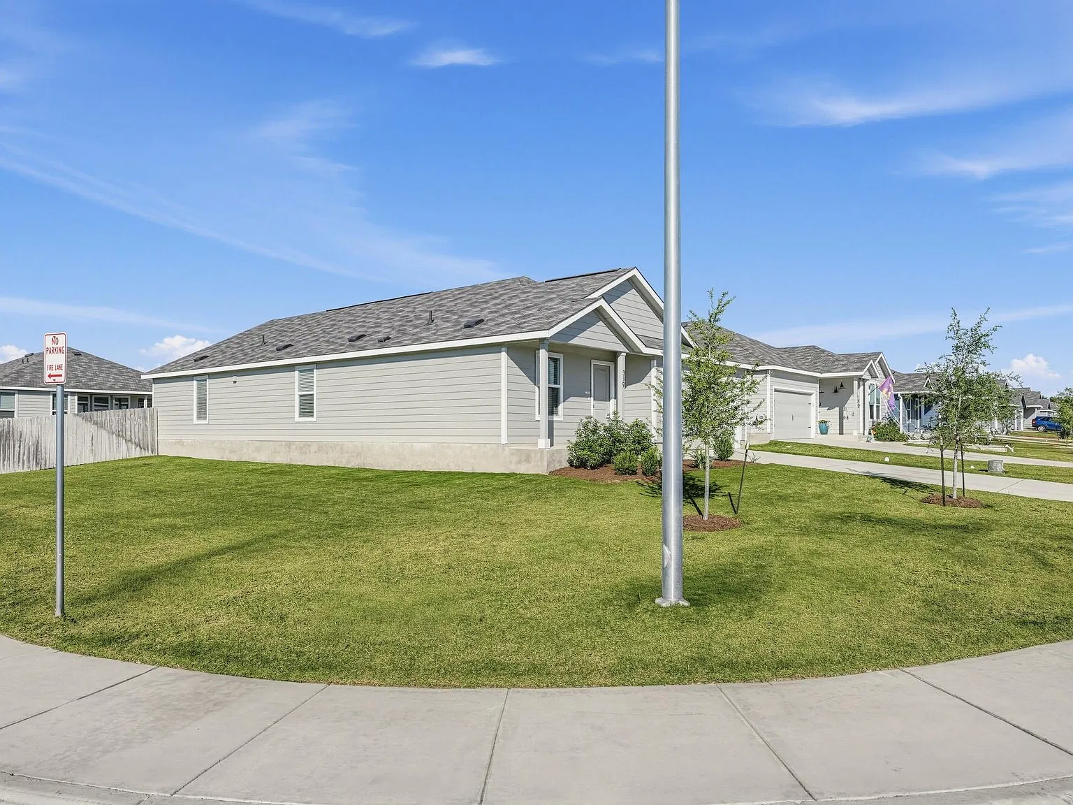4 bed, 2.0 bath, 1707 sqft, $1,900 — Photo 3
