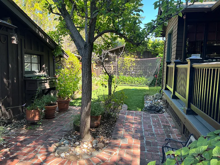 1101 Emerson St — Photo 16