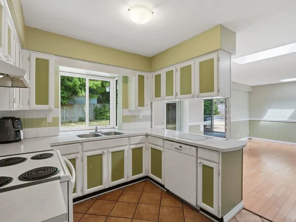 6520 Bradford Pl, Delta, BC V4E 1G3