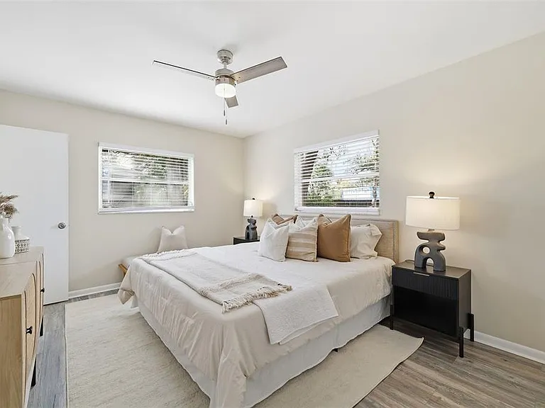 2327 W Knollwood Pl — Photo 7