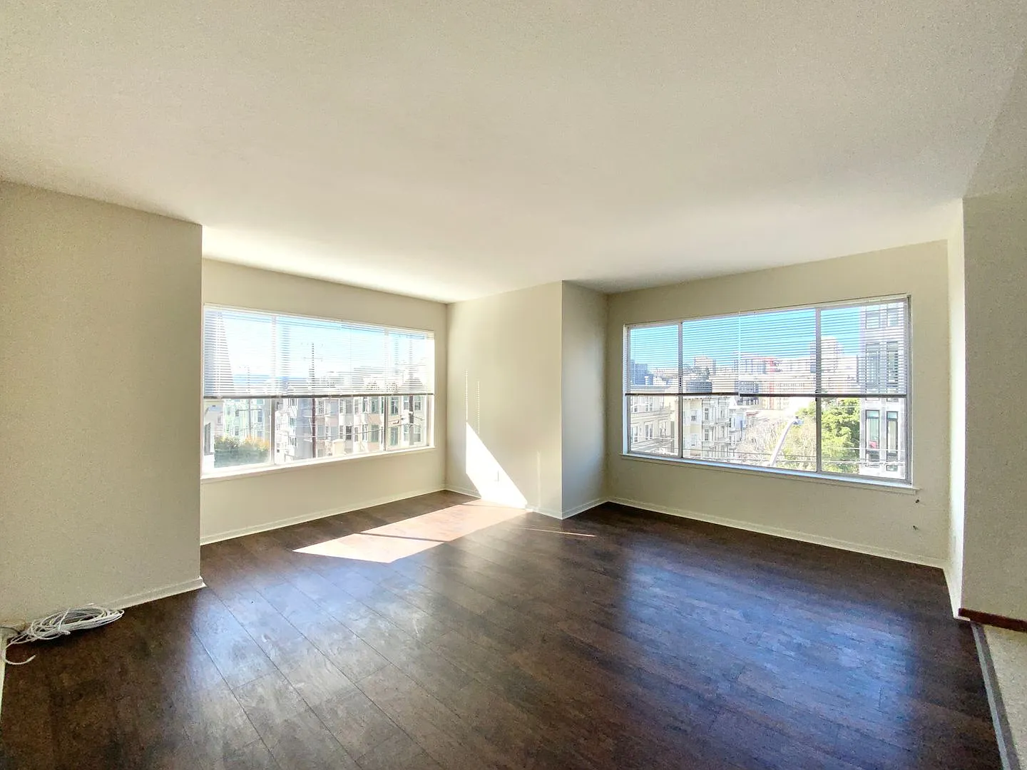 2br/2ba! On-Site Laundry! Stunning Roof Deck! Elevator! — Photo 2