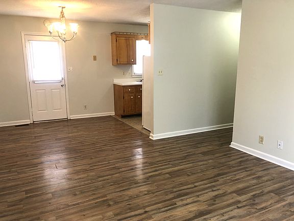 4th image of 574 Kathryn Ct