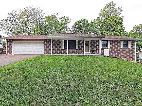 2nd image of 1209 Hilldale Cir