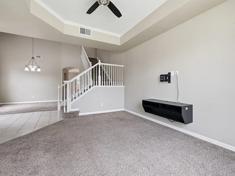 722 Summer Ln — Photo 9