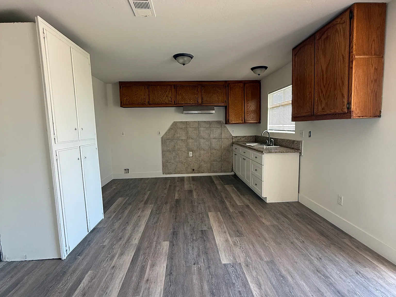 3 bed, 1350 sqft, $1,590 — Photo 3