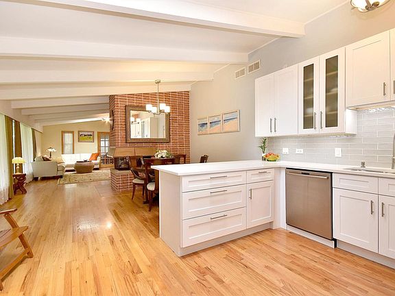 3rd image of 3143 Greenwood Ave