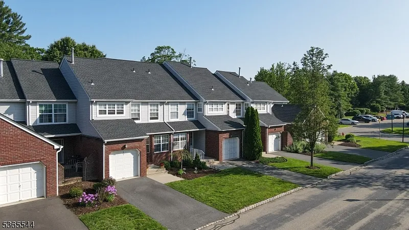 1203 Magnolia Ct photo 1