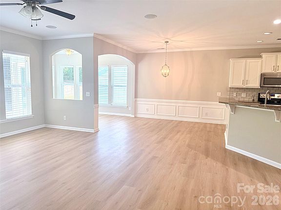 5th image of 10009 Congressional Ct