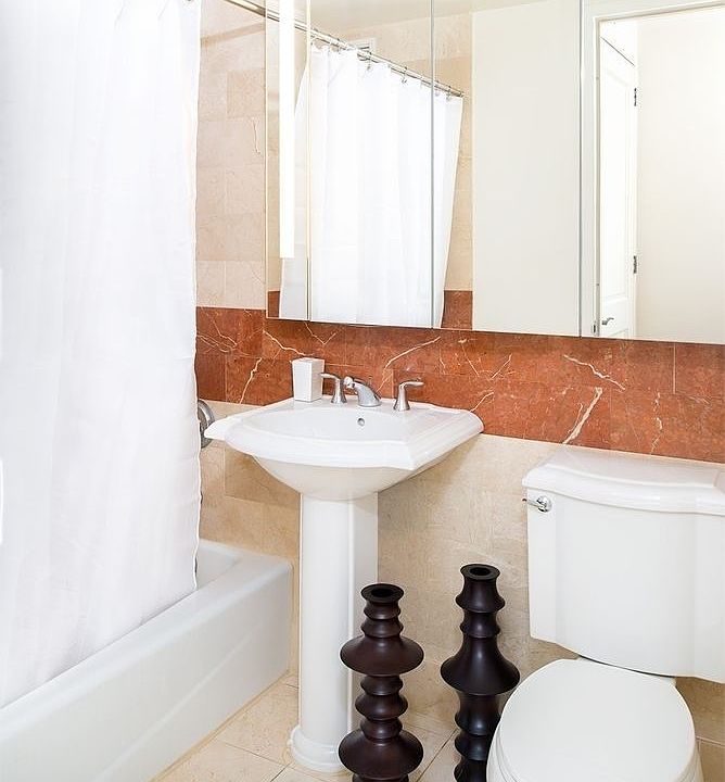 2nd image of 260 W 54th St APT 29H