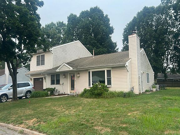 2nd image of 17 Williamsburg Dr