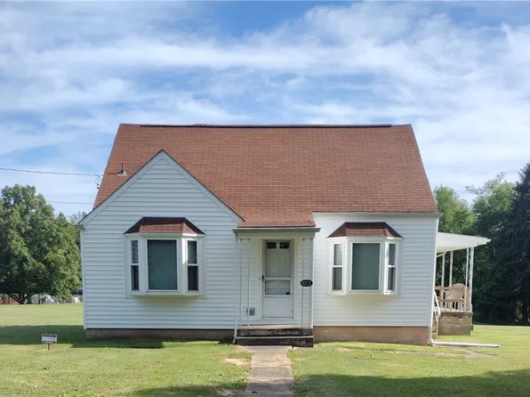 6213 Tuscarawas Rd, Industry, PA 15052