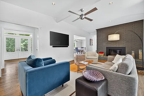 360 Elden Dr Photo 1