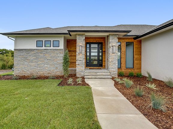 3rd image of 1432 N Shadow Rock Dr