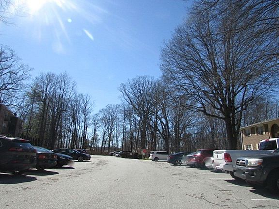 5th image of 222 Crocker Dr APT E