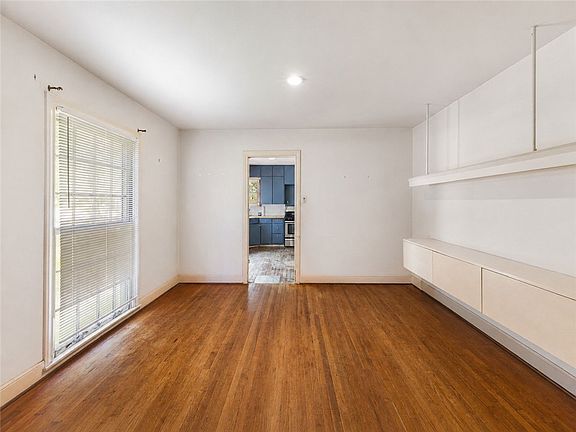 4th image of 305 Hensel Ave