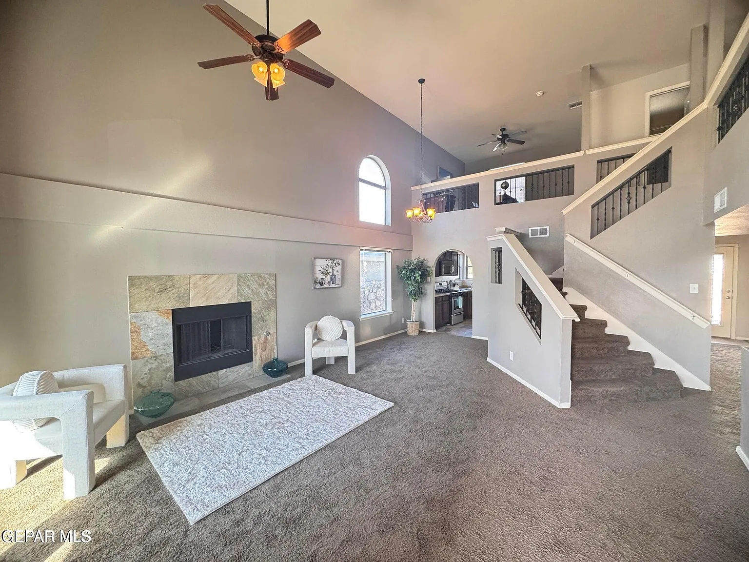4 bed, 3.0 bath, 2326 sqft, $2,100 — Photo 2
