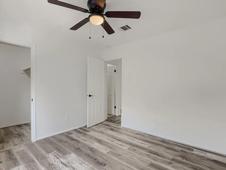 512 Woodford Dr — Photo 20