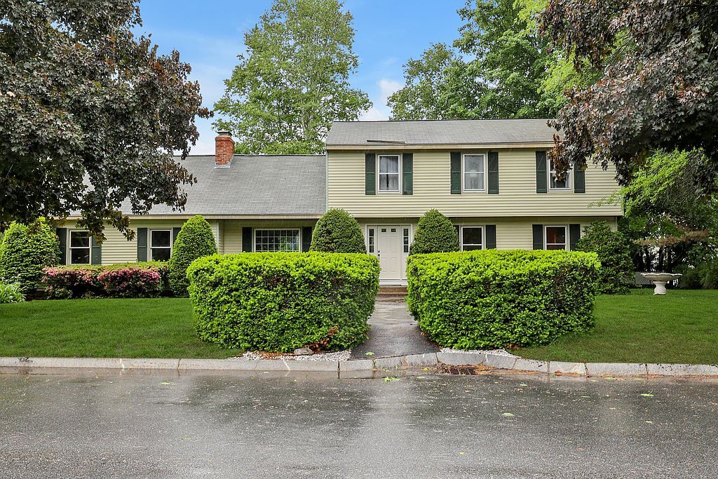2 Queensway Cir - Property Image