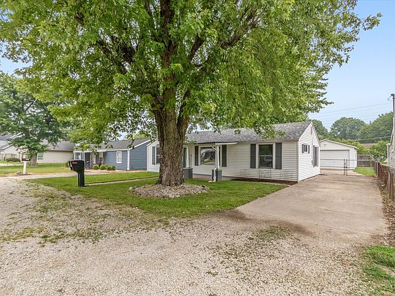 2nd image of 1604 S Oakdale Dr