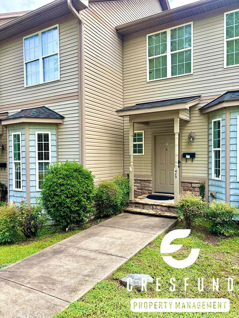 Available For Move In Today! Spectacular 3br 3.5 Bath Townhouse! — Photo 1
