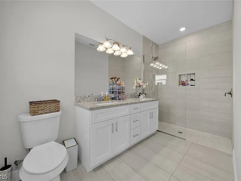 405 NW 10th St — Photo 25