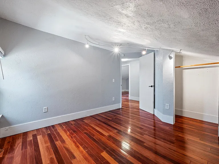 3917 S Acoma St — Photo 17