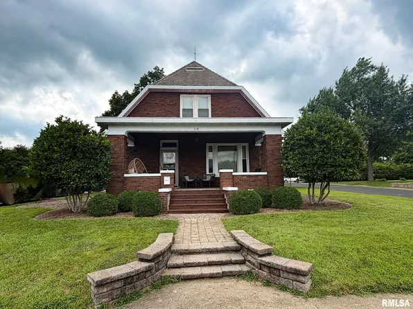 518 N Main St, Eureka, IL 61530