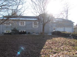 529 W Douglas St, Greenview, IL 62642