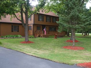 8N074 Falcons Trl, Saint Charles, IL 60175