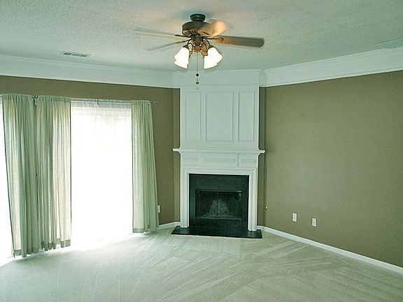 Family Rm w/fireplace