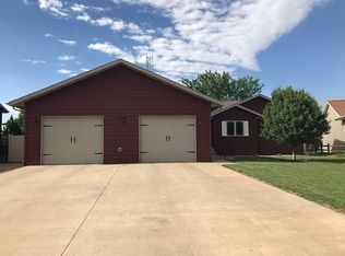 733 Kennedy Loop, Pierre, SD 57501