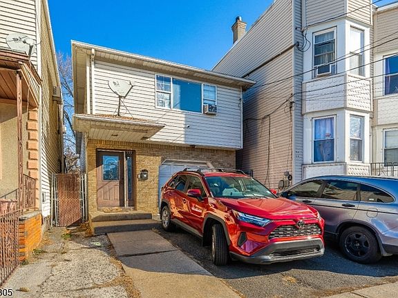 3rd image of 553 Fulton St