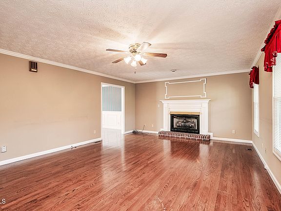 3rd image of 752 W Valley Dr